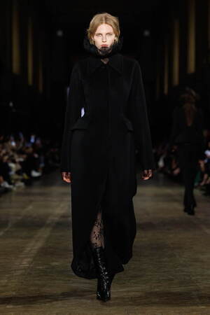 マックイーン(McQueen) 2025-26年秋冬ウィメンズ&メンズコレクション  - 写真3