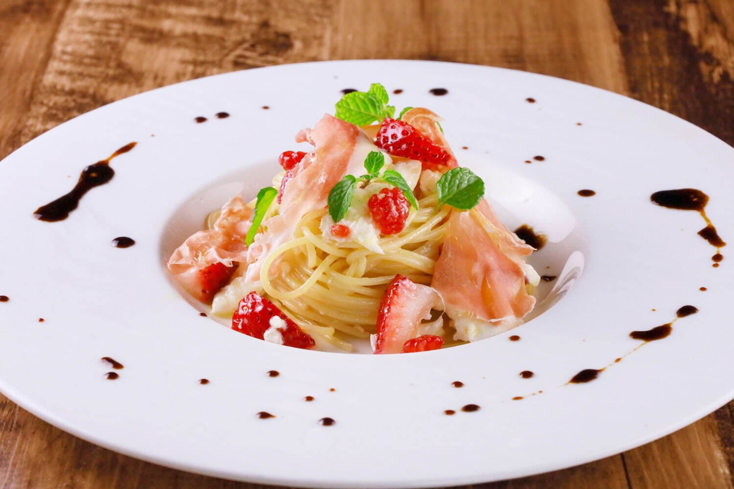 NY発イタリアンレストラン「セラフィーナ」赤坂に、熊本県産赤牛のグリル＆トリュフ香るクリスピーピザ｜写真5