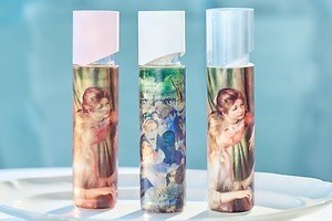 オルビス「名画デザイン」化粧水第2弾、ルノワール《ピアノに寄る少女たち》などが東京・青山で