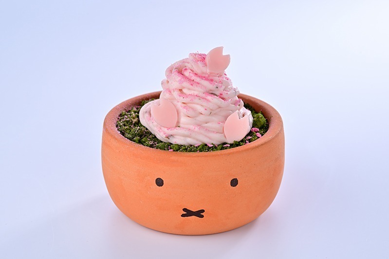 フラワーミッフィー お花見さくらモンブラン 1,080円