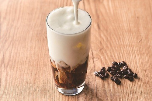 タリーズコーヒー西日本初のコンセプトストアがグラングリーン大阪に、限定アイスカプチーノなど