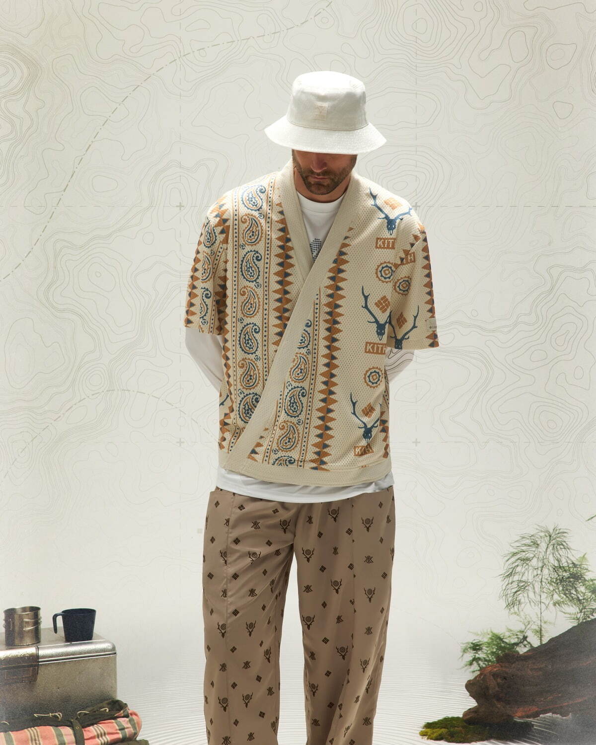 Kith×サウス2 ウエスト8×コロンビア、高機能ハイキングシューズやコラボグラフィックのジャケット｜写真37
