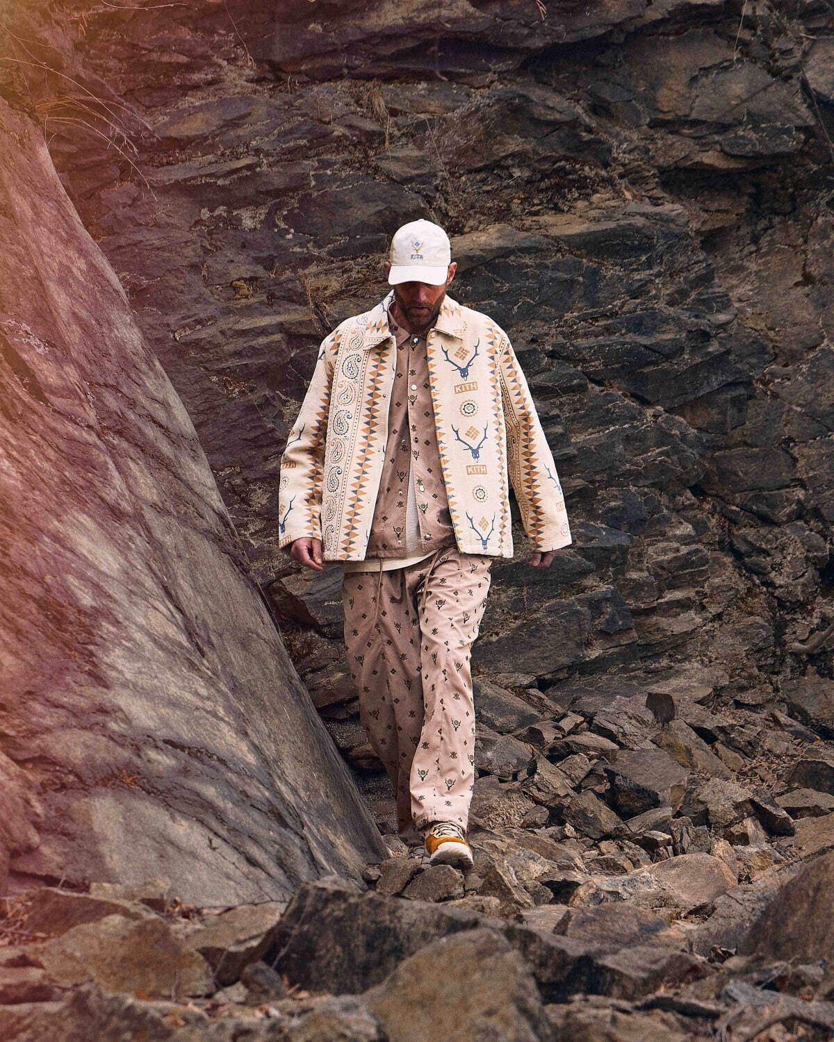 Kith×サウス2 ウエスト8×コロンビア、高機能ハイキングシューズ