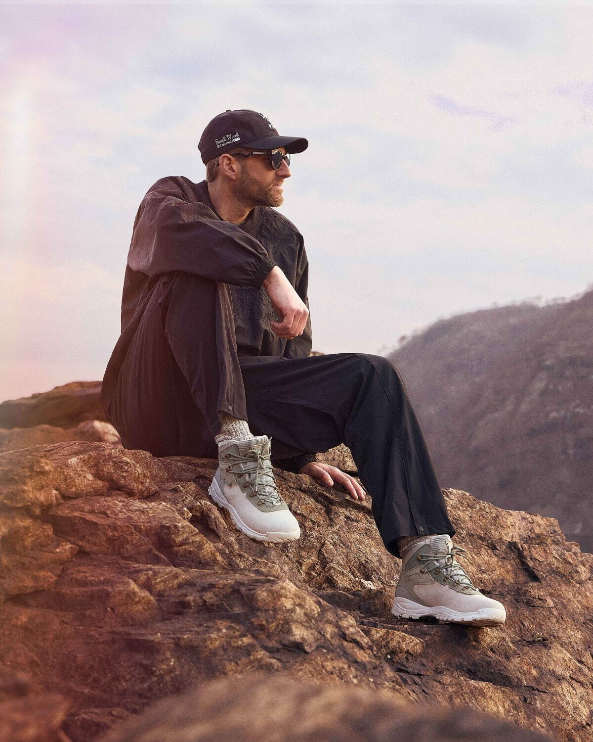 Kith×サウス2 ウエスト8×コロンビア、高機能ハイキングシューズやコラボグラフィックのジャケット｜写真7