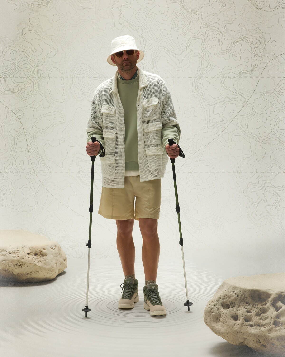 Kith×サウス2 ウエスト8×コロンビア、高機能ハイキングシューズやコラボグラフィックのジャケット｜写真38