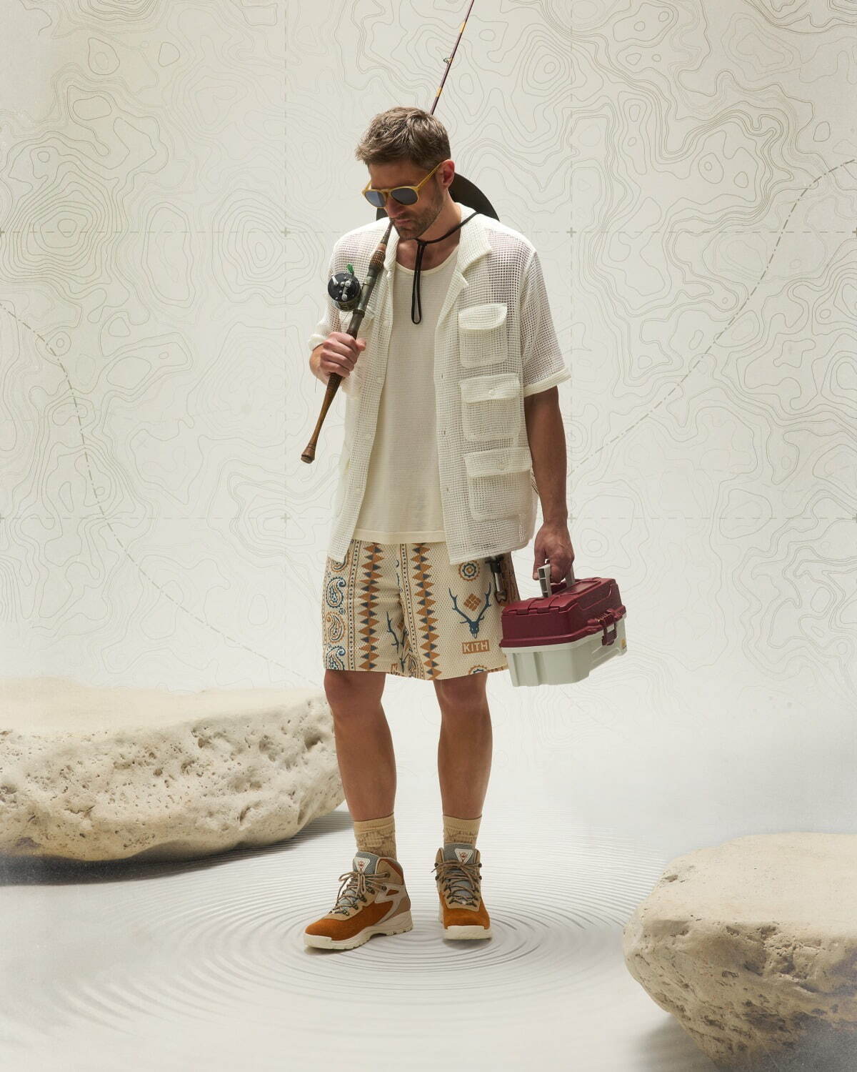 Kith×サウス2 ウエスト8×コロンビア、高機能ハイキングシューズやコラボグラフィックのジャケット｜写真28