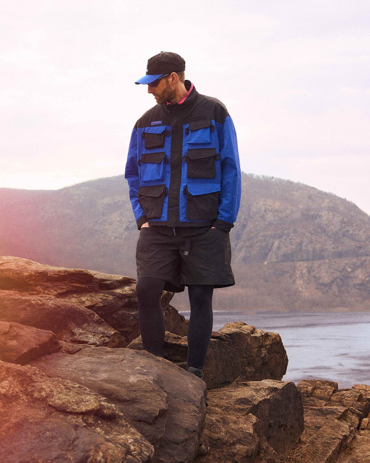 Kith×サウス2 ウエスト8×コロンビア、高機能ハイキングシューズやコラボグラフィックのジャケット｜写真2