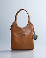 ミュウミュウのカスタムイベントが国内5店舗で、好みのチャームで人気スニーカー＆バッグをアレンジ｜写真4