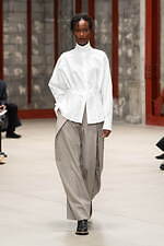 サポートサーフェス 2025-26年秋冬コレクション - 美の結晶｜写真25