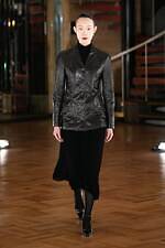 フェティコ 2025-26年秋冬コレクション、1950年代のパンキッシュなムードとオートクチュール｜写真2