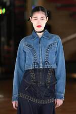 フェティコ 2025-26年秋冬コレクション、1950年代のパンキッシュなムードとオートクチュール｜写真23