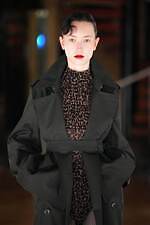 フェティコ 2025-26年秋冬コレクション、1950年代のパンキッシュなムードとオートクチュール｜写真31