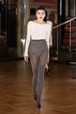 フェティコ 2025-26年秋冬コレクション、1950年代のパンキッシュなムードとオートクチュール｜写真41