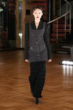 フェティコ 2025-26年秋冬コレクション、1950年代のパンキッシュなムードとオートクチュール｜写真60