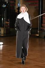 フェティコ 2025-26年秋冬コレクション、1950年代のパンキッシュなムードとオートクチュール｜写真64