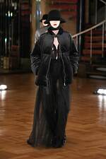 フェティコ 2025-26年秋冬コレクション、1950年代のパンキッシュなムードとオートクチュール｜写真74