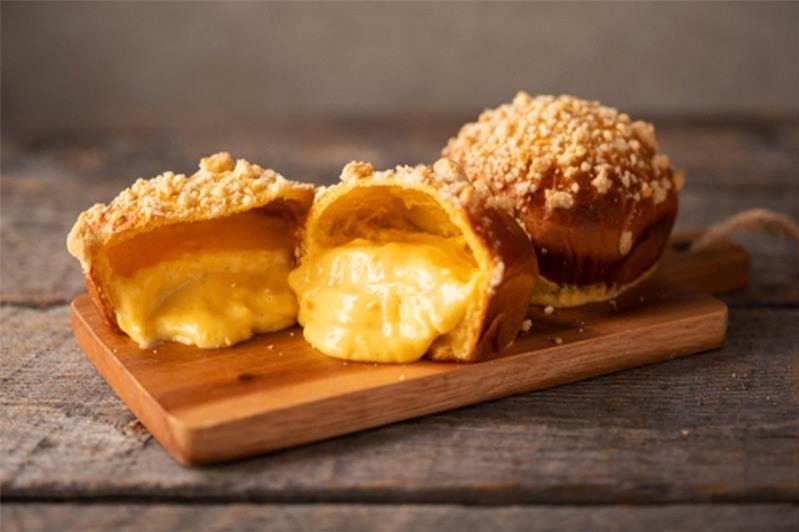 ＜ザ スタンダード ベイカーズ＞「御養卵のクリームパン」357円