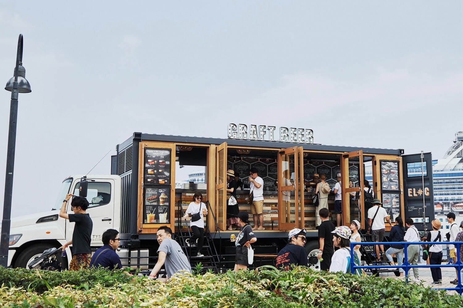 東京・高輪ゲートウェイシティの春マーケット、グルメバーガーやカレーのキッチンカー＆クラフトビール｜写真6