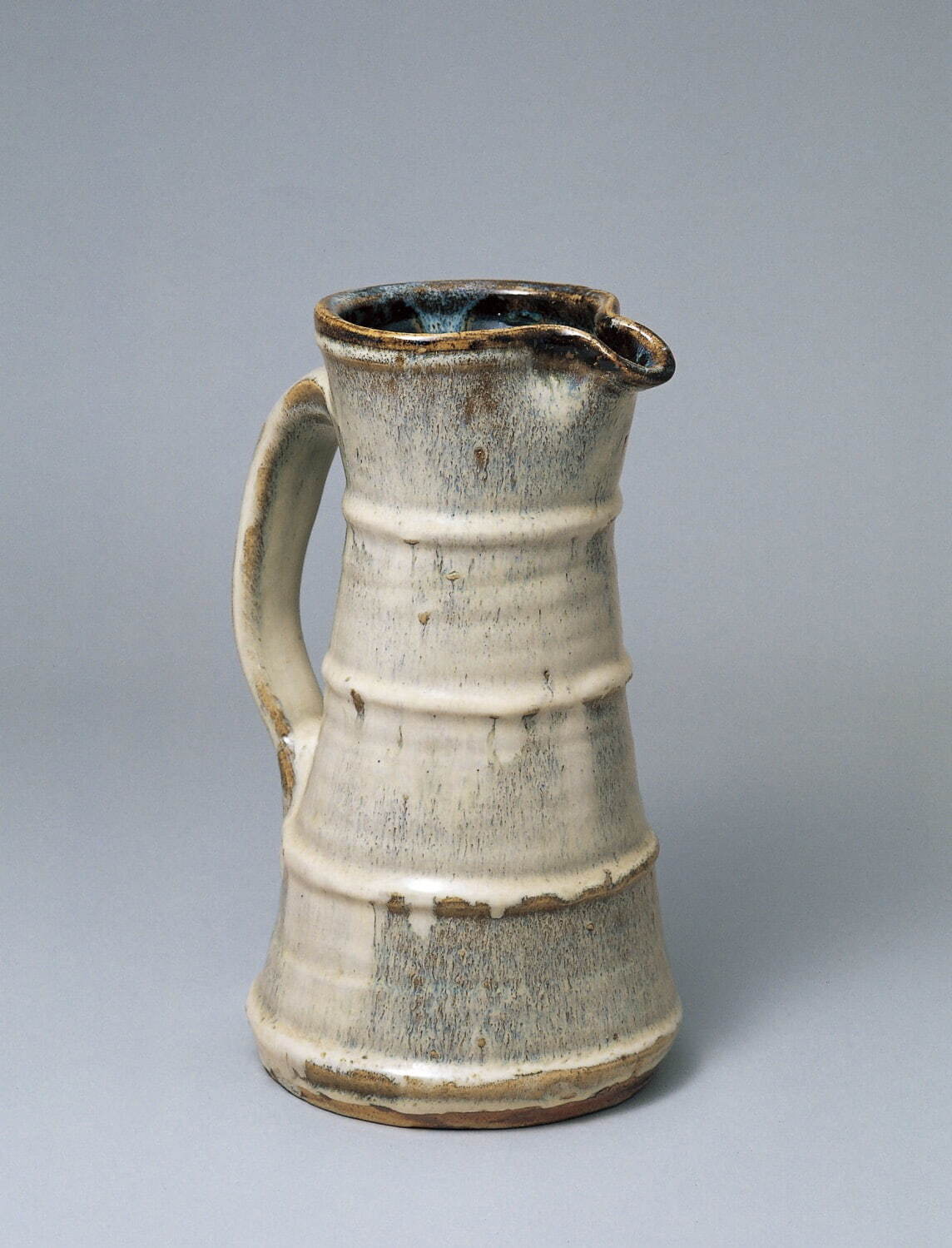 濱田庄司 《白釉胴紐注瓶》 1960年頃 アサヒグループ大山崎山荘美術館蔵