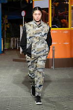 ヨシオクボ 2025-26年秋冬コレクション - 究極のパターンが生む“傑作”な瞬間｜写真3