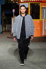 ヨシオクボ 2025-26年秋冬コレクション - 究極のパターンが生む“傑作”な瞬間｜写真5