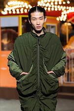 ヨシオクボ 2025-26年秋冬コレクション - 究極のパターンが生む“傑作”な瞬間｜写真18