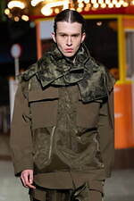 ヨシオクボ 2025-26年秋冬コレクション - 究極のパターンが生む“傑作”な瞬間｜写真20