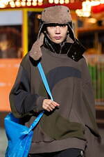 ヨシオクボ 2025-26年秋冬コレクション - 究極のパターンが生む“傑作”な瞬間｜写真23