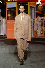 ヨシオクボ 2025-26年秋冬コレクション - 究極のパターンが生む“傑作”な瞬間｜写真35