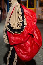 ヨシオクボ 2025-26年秋冬コレクション - 究極のパターンが生む“傑作”な瞬間｜写真44