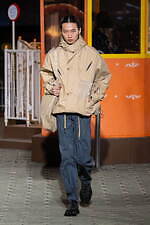 ヨシオクボ 2025-26年秋冬コレクション - 究極のパターンが生む“傑作”な瞬間｜写真48