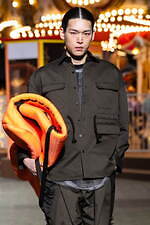 ヨシオクボ 2025-26年秋冬コレクション - 究極のパターンが生む“傑作”な瞬間｜写真59