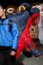 ヨシオクボ 2025-26年秋冬コレクション - 究極のパターンが生む“傑作”な瞬間｜写真72