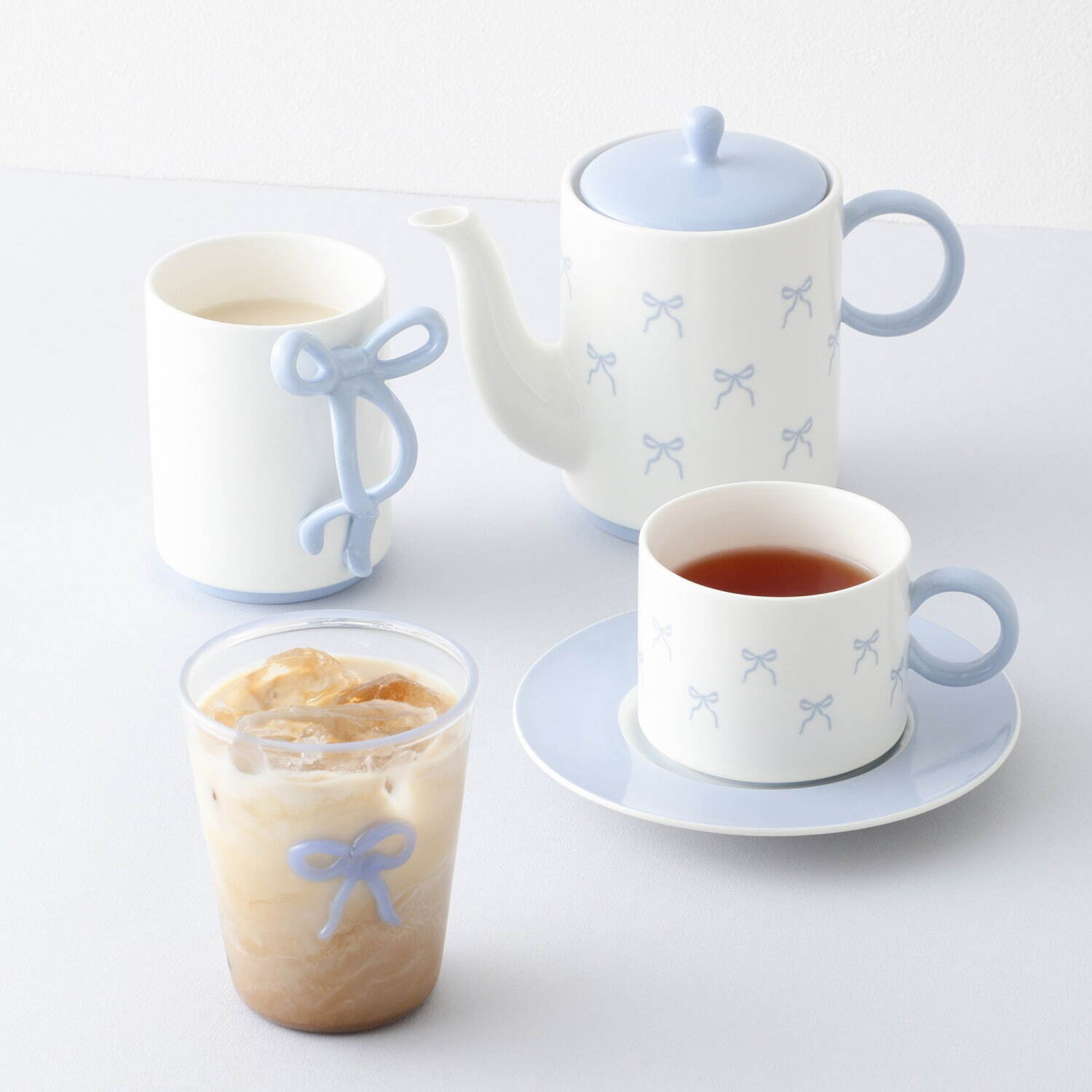 フランフラン“リボンの取っ手”マグカップや花型ガラス食器、パステルカラーの弁当箱も｜写真1