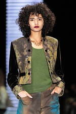 タエ アシダ  2025-26年秋冬コレクション - 軽やかな温もり｜写真7