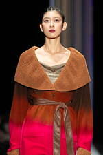 タエ アシダ  2025-26年秋冬コレクション - 軽やかな温もり｜写真15