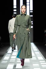 タエ アシダ  2025-26年秋冬コレクション - 軽やかな温もり｜写真20