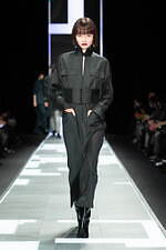 タエ アシダ  2025-26年秋冬コレクション - 軽やかな温もり｜写真23