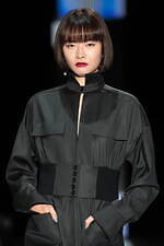 タエ アシダ  2025-26年秋冬コレクション - 軽やかな温もり｜写真24