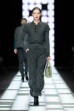 タエ アシダ  2025-26年秋冬コレクション - 軽やかな温もり｜写真44