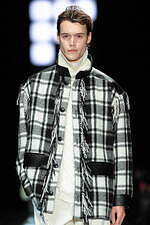 タエ アシダ  2025-26年秋冬コレクション - 軽やかな温もり｜写真47