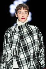 タエ アシダ  2025-26年秋冬コレクション - 軽やかな温もり｜写真49