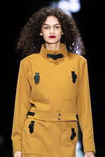 タエ アシダ  2025-26年秋冬コレクション - 軽やかな温もり｜写真56