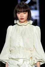 タエ アシダ  2025-26年秋冬コレクション - 軽やかな温もり｜写真69