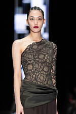 タエ アシダ  2025-26年秋冬コレクション - 軽やかな温もり｜写真86