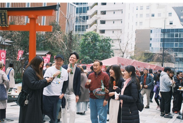 日本橋の桜イベント「サクラ フェス」屋外で味わうパフェや老舗飲食店の屋台、夜の桜色ライトアップも｜写真5