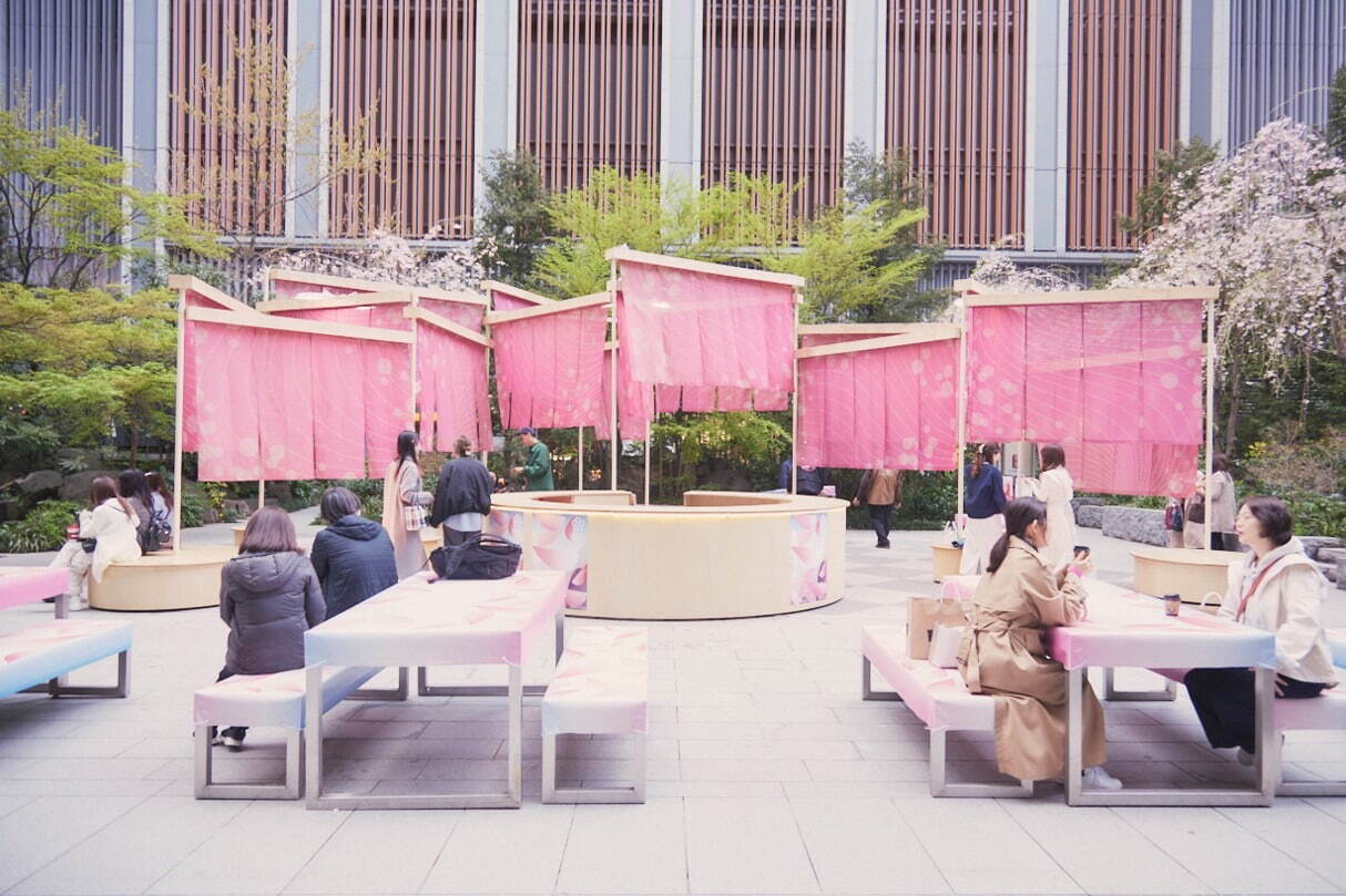 日本橋の桜イベント「サクラ フェス」屋外で味わうパフェや老舗飲食店の屋台、夜の桜色ライトアップも｜写真16