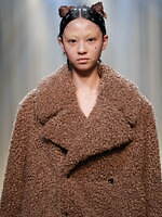 ヴィヴィアーノ 25-26年秋冬コレクション - ときめく本能のままに｜写真30