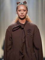 ヴィヴィアーノ 25-26年秋冬コレクション - ときめく本能のままに｜写真36