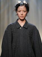 ヴィヴィアーノ 25-26年秋冬コレクション - ときめく本能のままに｜写真50